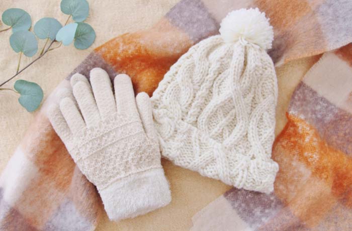 毛糸の手袋と帽子とマフラー