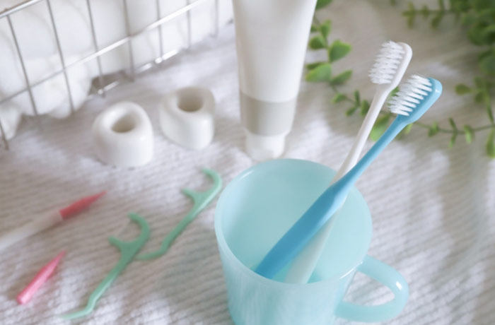 歯ブラシとコップ